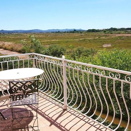 Studio 2 Personnes Vue Marais Salant Parking Et Terrasse Proche Commodite Hyeres Exterior photo